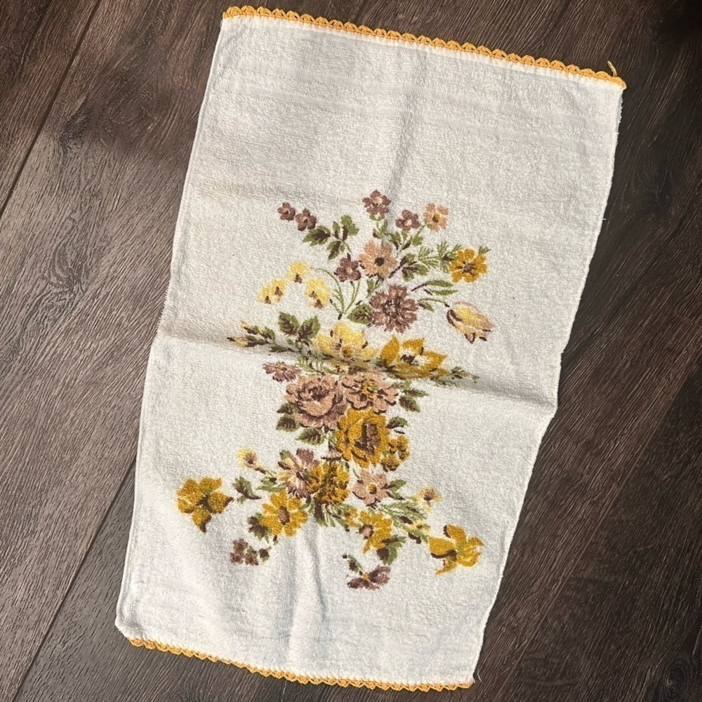 Vintage terry cloth towel bath kitchen floral yellow gold brown